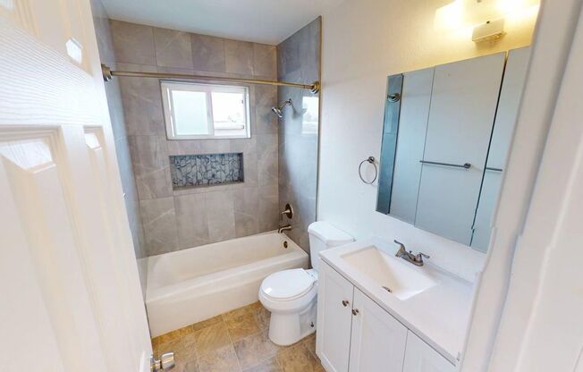 Spacious 2BD/1BA Ground-Floor Unit with Private Yard