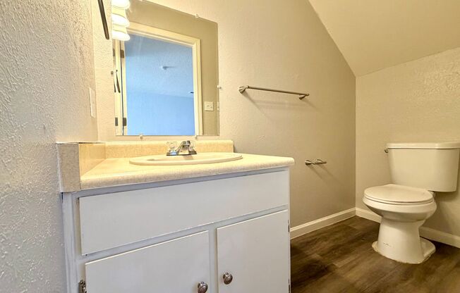 2 beds, 1.5 baths, 800 sqft, $1,115, Unit Unit 3