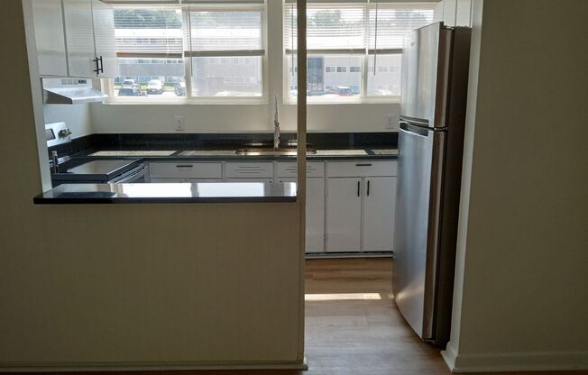 2 beds, 1 bath, 850 sqft, $775, Unit Apt. 33
