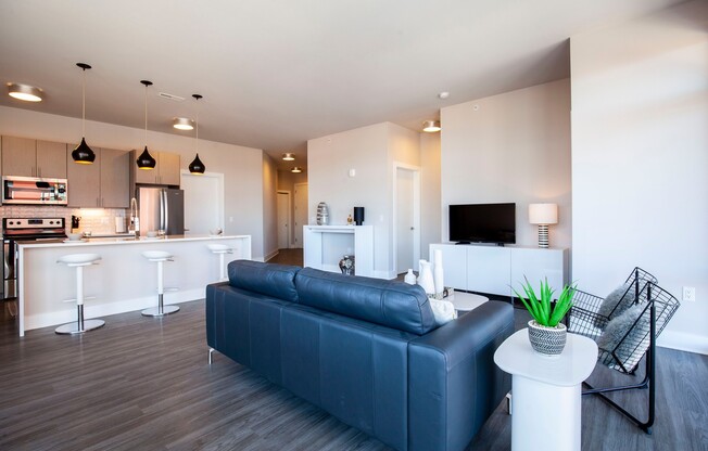 2 beds, 2 baths, 1,528 sqft, $2,300, Unit 612