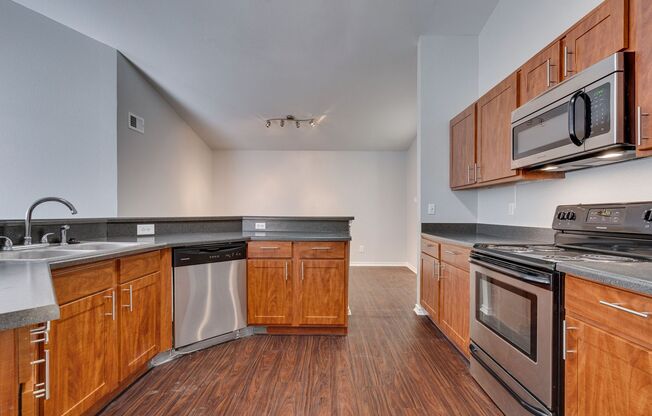 2 beds, 2 baths, $1,650, Unit Unit 213