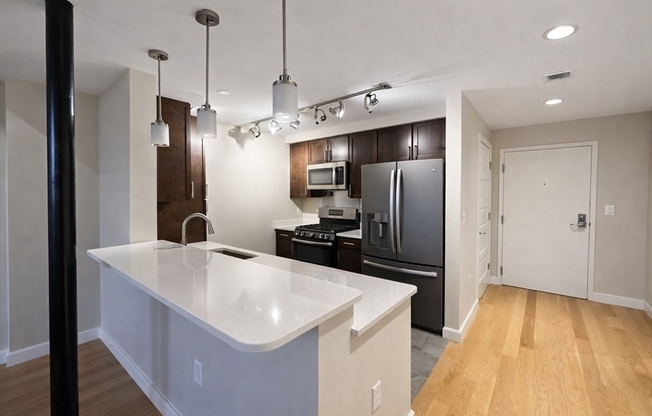 1 bed, 1 bath, 1,040 sqft, $2,400, Unit 142