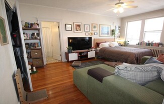 Studio, 1 bath, 550 sqft, $2,200, Unit 44