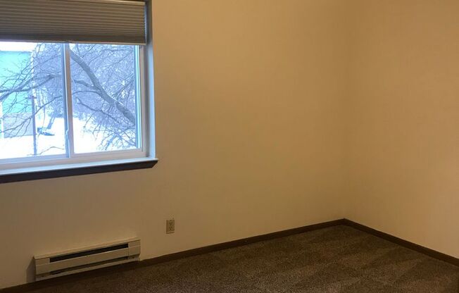 3 beds, 1 bath, 1,040 sqft, $1,695, Unit 3172-301