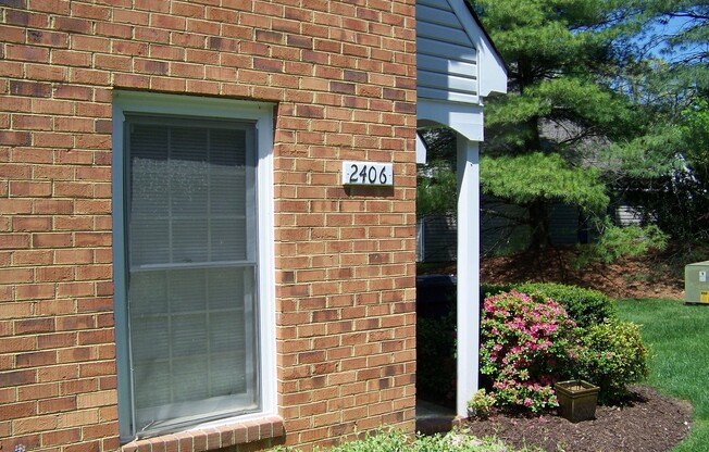 RENT SPECIAL!! 2 BR/ 2.5 BA Two Bedroom Townhouse in the West End, Available May 20th