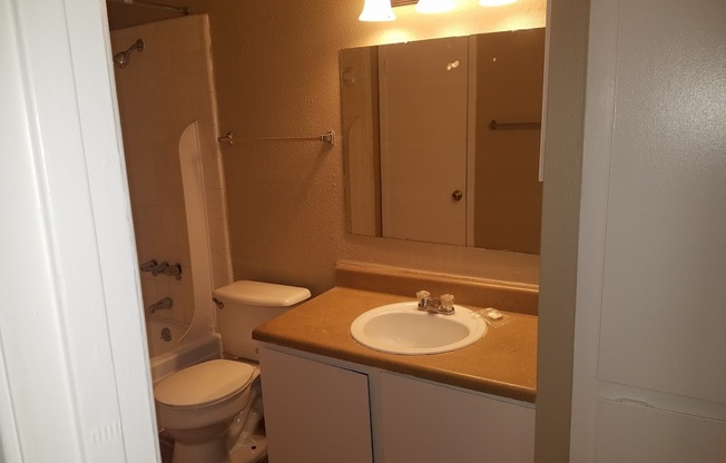 1 bed, 1 bath, 714 sqft, $840, Unit *605