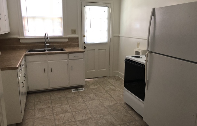 1 bed, 1 bath, $995, Unit RS