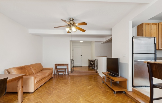 1 bed, 1 bath, $4,200, Unit 7A