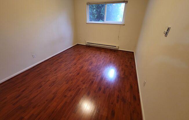 2 beds, 1 bath, 820 sqft, $2,795, Unit R-212
