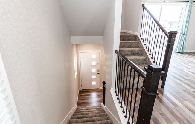 Beautiful New Townhome in Desirable Area