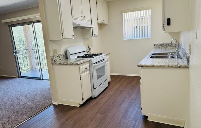 Move in Special 2 Weeks Rent Free, Beautiful, Newly Renovated in Santa Clarita, CA.