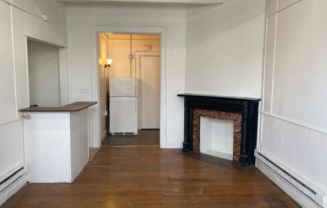 Studio, 1 bath, 450 sqft, $1,049, Unit 42-1R