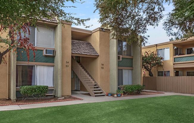 2 beds, 1 bath, 825 sqft, $2,100, Unit 18