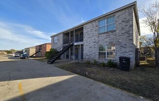 3 beds, 2 baths, $895, Unit 2808 Leroy Circle - B