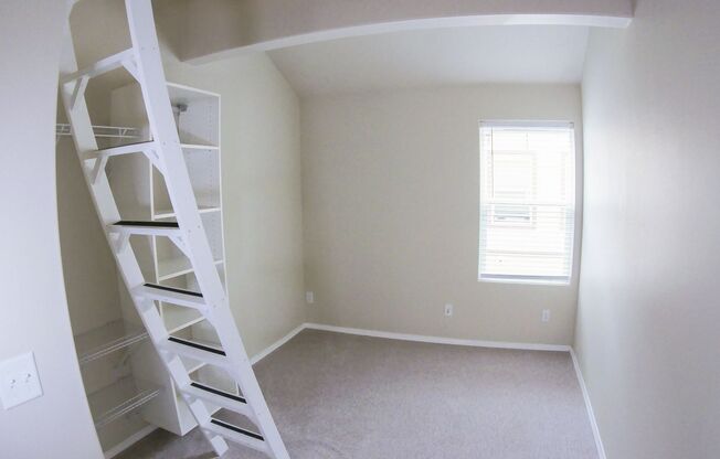 Tudor Manor Apartments – Smart Living in the Heart of Redmond