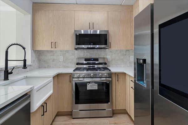 2 beds, 2 baths, 1,700 sqft, $3,100, Unit 10135