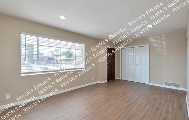 2606 N TYNDALL AVE