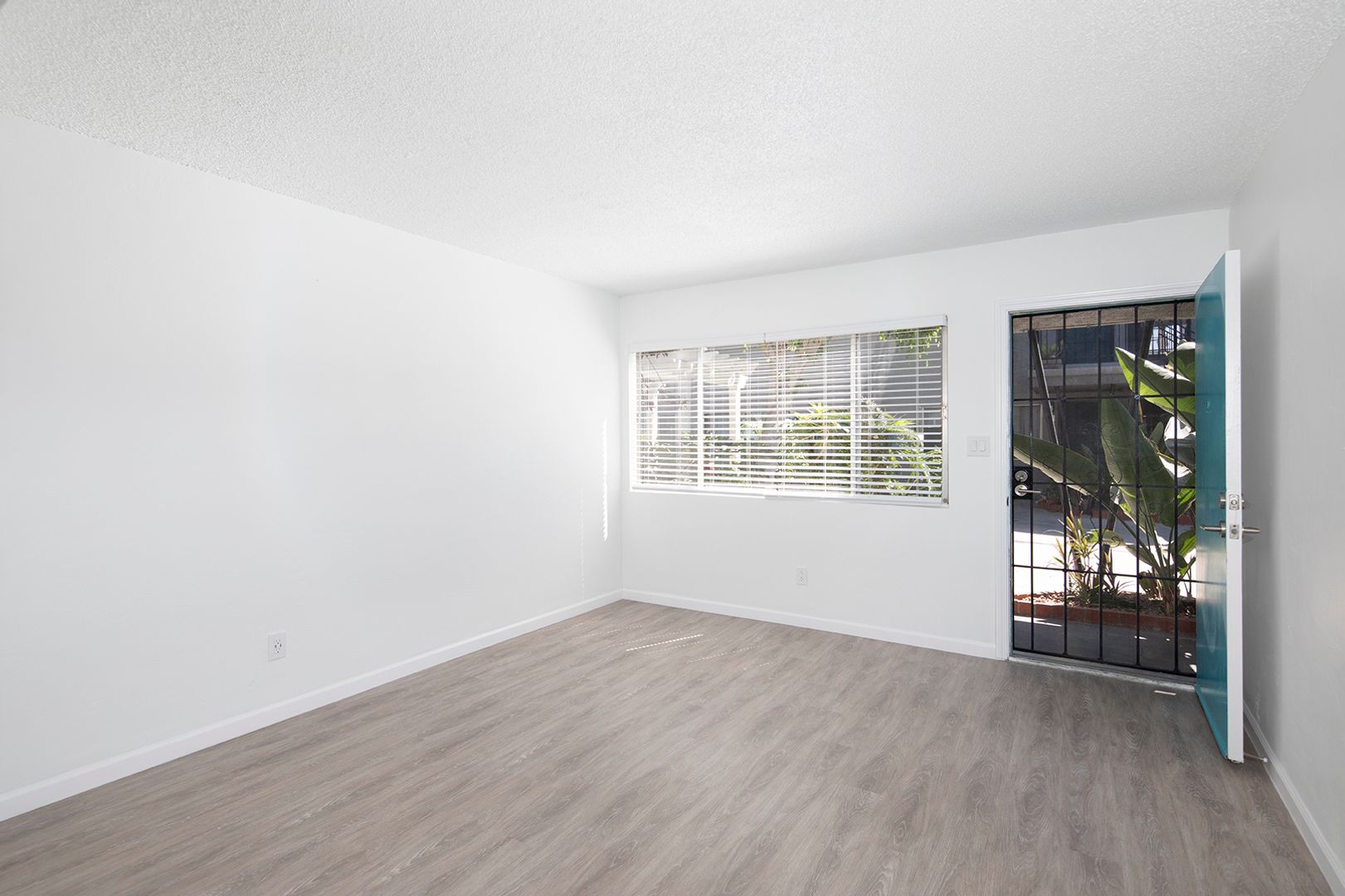 2 Bedroom in PB with Access to Parking, Pool, Spa, and More