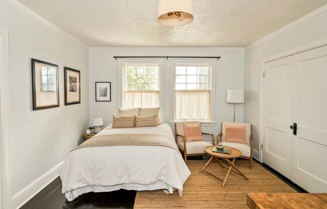 Cozy, updated 4th-floor studio in Nob Hill. Convenient location near all the hot spots