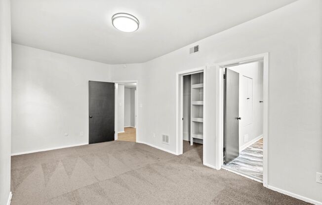 1 bed, 1 bath, 800 sqft, $1,049, Unit 5554 Avondale Pl Unit #4