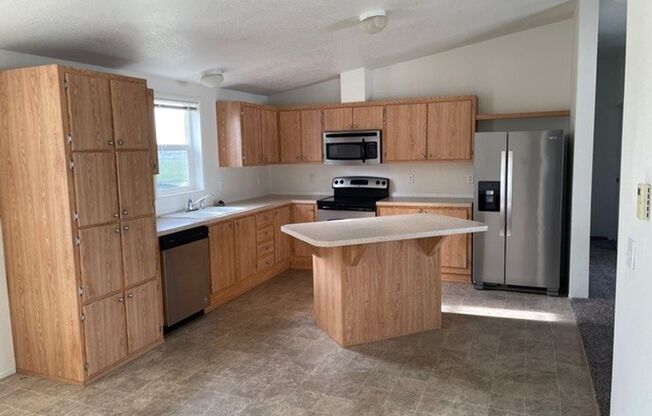 Country Living in Junction City – 3 Bed / 2 Bath Home Available 2/3/2026