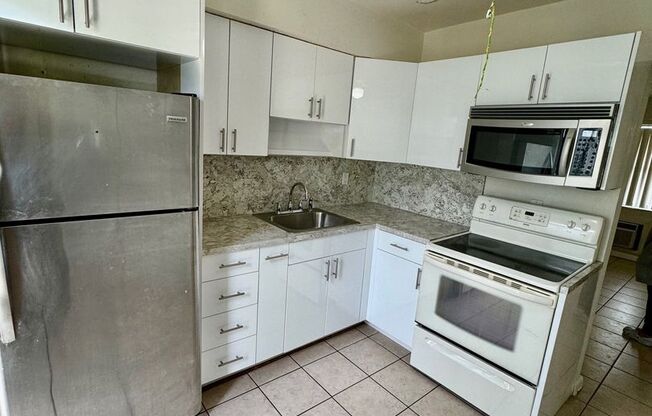 606 SW 8 ST