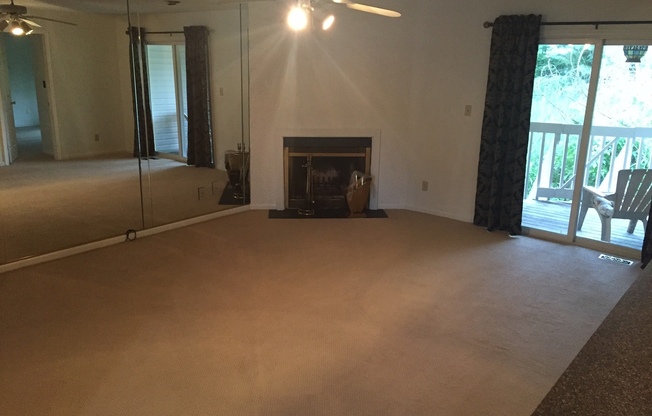 Beautiful Condo close to the oceanfront!!