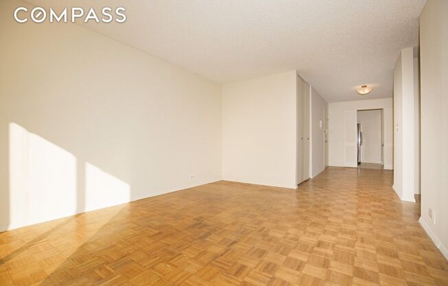 1 bed, 1 bath, 671 sqft, $4,000, Unit 23D