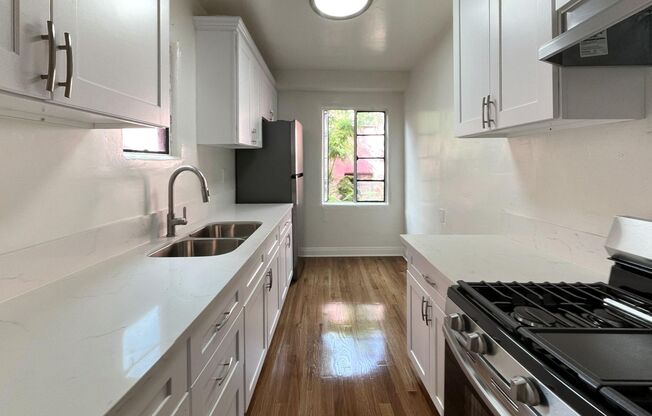 Big Momma Court Apts...Magical Renovated Bedrooms Available...CALL NOW!