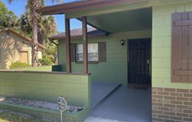 3 Bedroom / 1.5 Bath Cottage Style Sanford Home - AVAILABLE NOW!