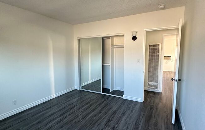 2 beds, 1 bath, 860 sqft, $2,275, Unit 6