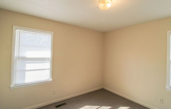 3 beds, 1 bath, $1,250