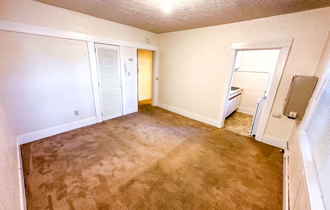 Studio, 1 bath, 326 sqft, $1,395, Unit 03