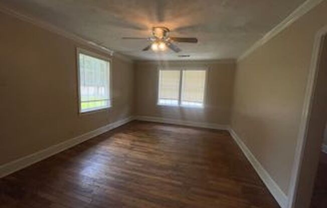 1 bed, 1 bath, $700, Unit Apt. A