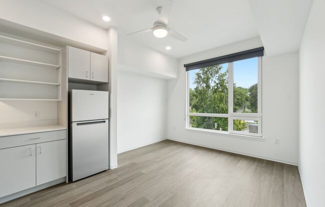 Studio, 1 bath, 286 sqft, $1,280, Unit 211