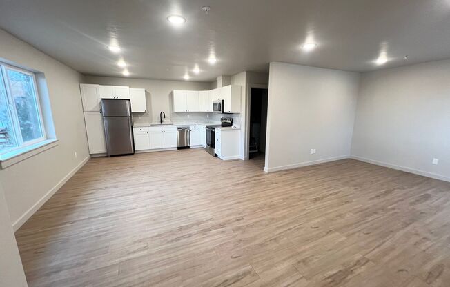 2 beds, 1 bath, 1,000 sqft, $1,450, Unit E