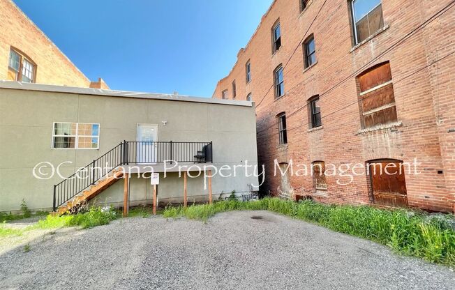 2 beds, 1 bath, $1,300, Unit 115 A