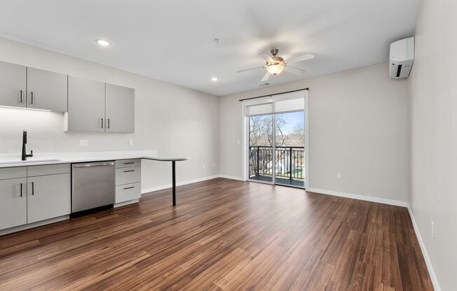 Studio, 1 bath, 525 sqft, $1,095, Unit 415