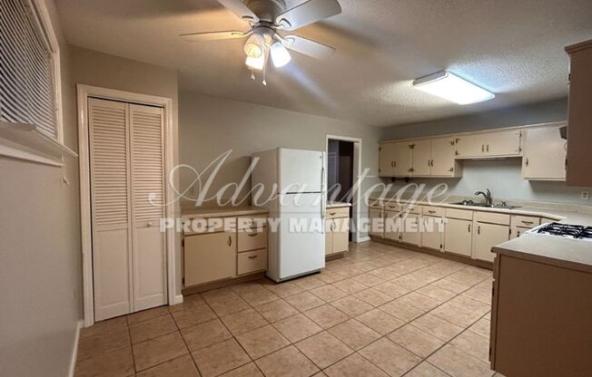 3 beds, 2 baths, $1,350