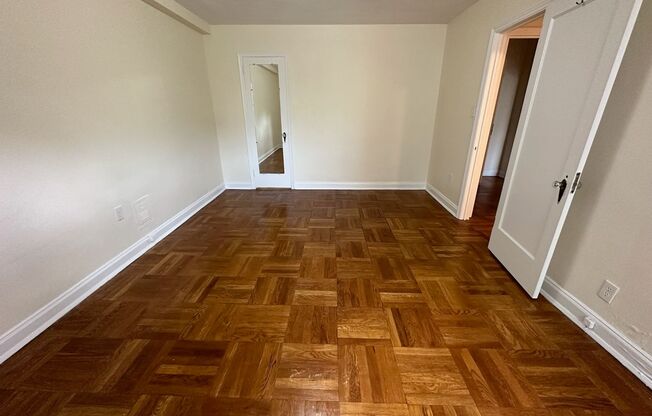 1 bed, 1 bath, 768 sqft, $1,400, Unit Royal York 704