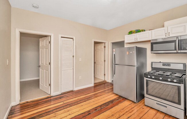 5 beds, 2 baths, 2,200 sqft, $3,900, Unit 0