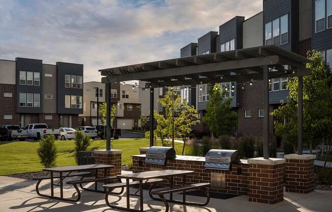 BBQ Grills & Picnic Area at Parc View Apartments and Townhomes Midvale, UT 84047