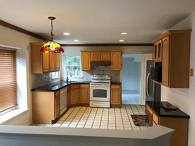 4 ANDREW LN