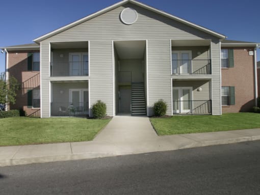 a sidewalk in front of an apartment building