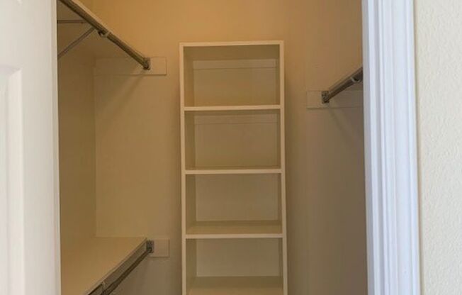 1 bed, 1 bath, 560 sqft, $1,395, Unit 8107