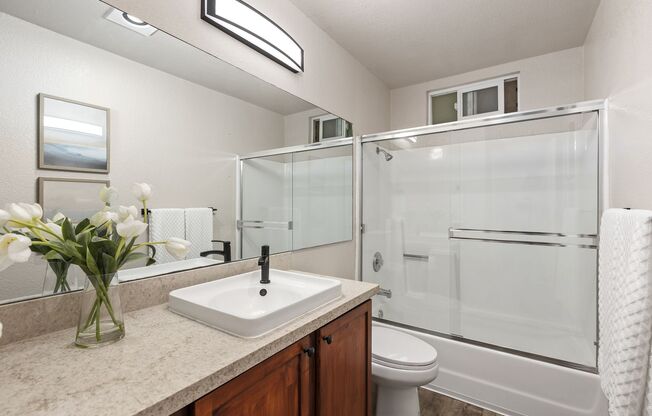 2 beds, 1 bath, $2,395