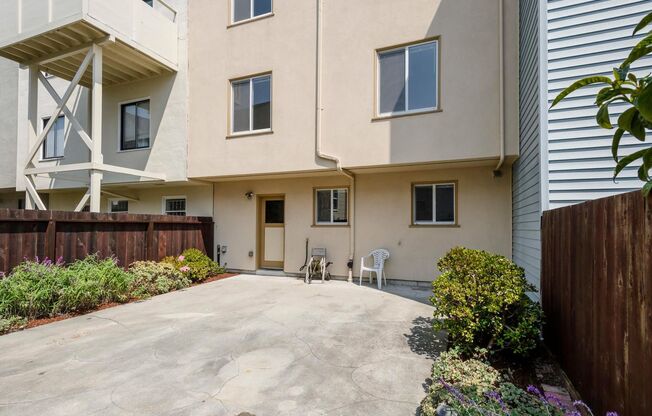 2 beds, 1 bath, $3,695