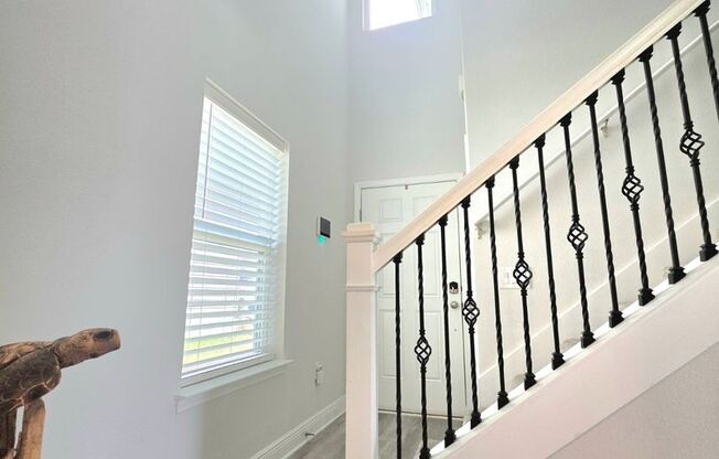 Stunning Newer, 2 Story 3/2.5 Home in a Quiet Cul-de-sac