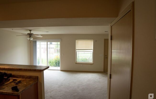 2 beds, 1 bath, 1,000 sqft, $1,345