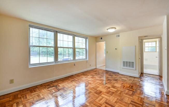 Shipley-Park-Apartments-Living-Room-and-Windows